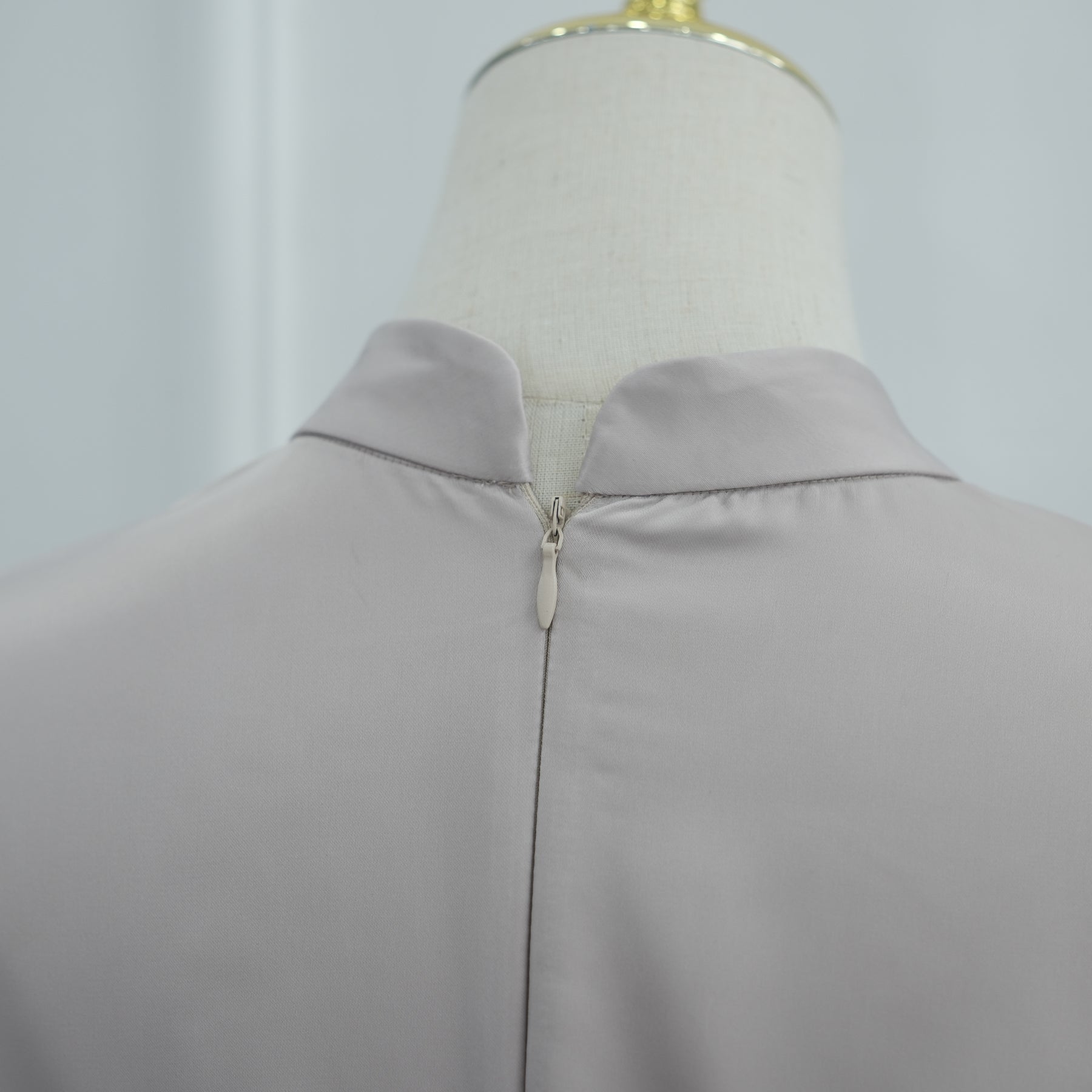 Long-sleeved dress with small high collar and diamond embellishment LR1168