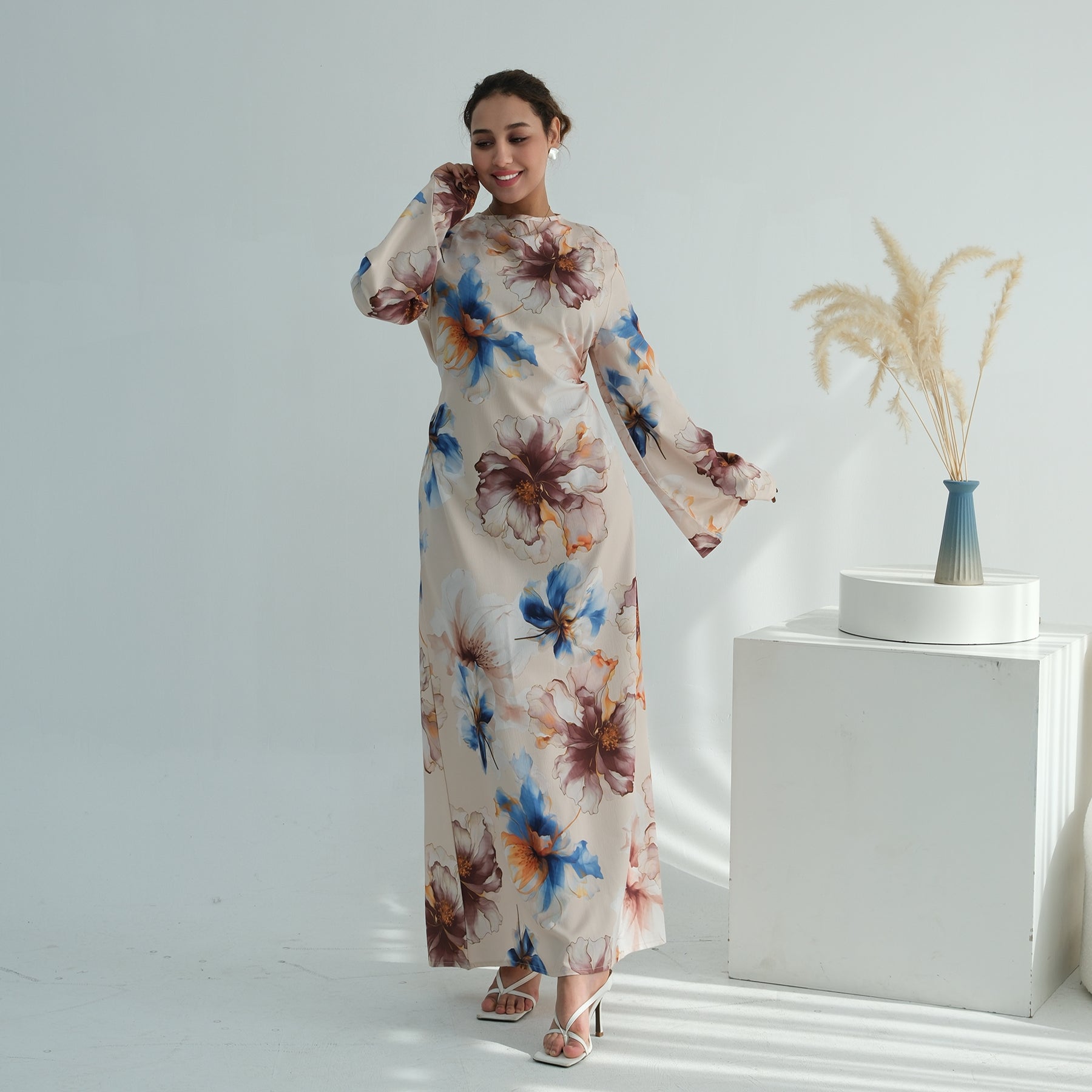 Fashionable European, American, and Middle Eastern floral-print dress/robe LR1123