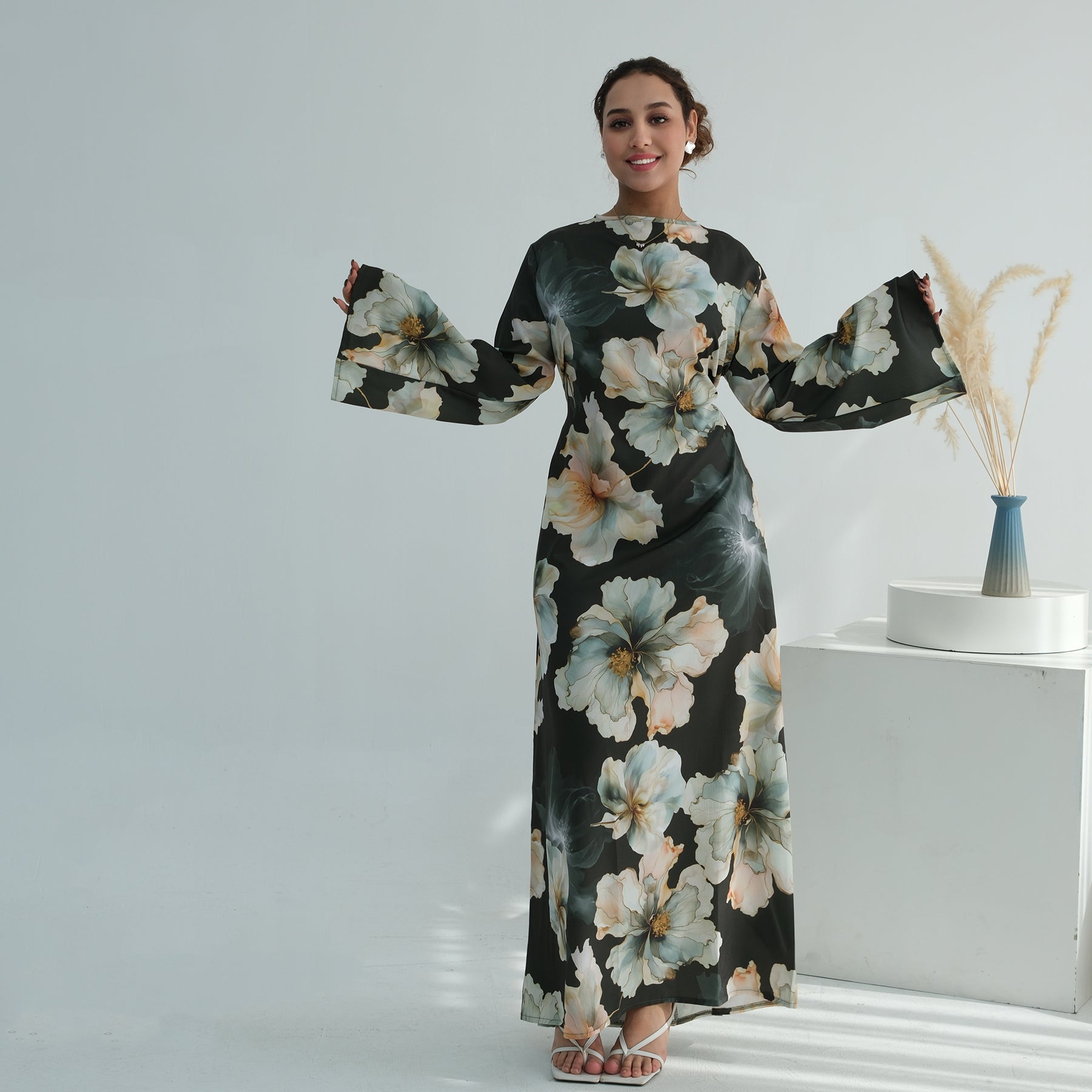 Fashionable European, American, and Middle Eastern floral-print dress/robe LR1123
