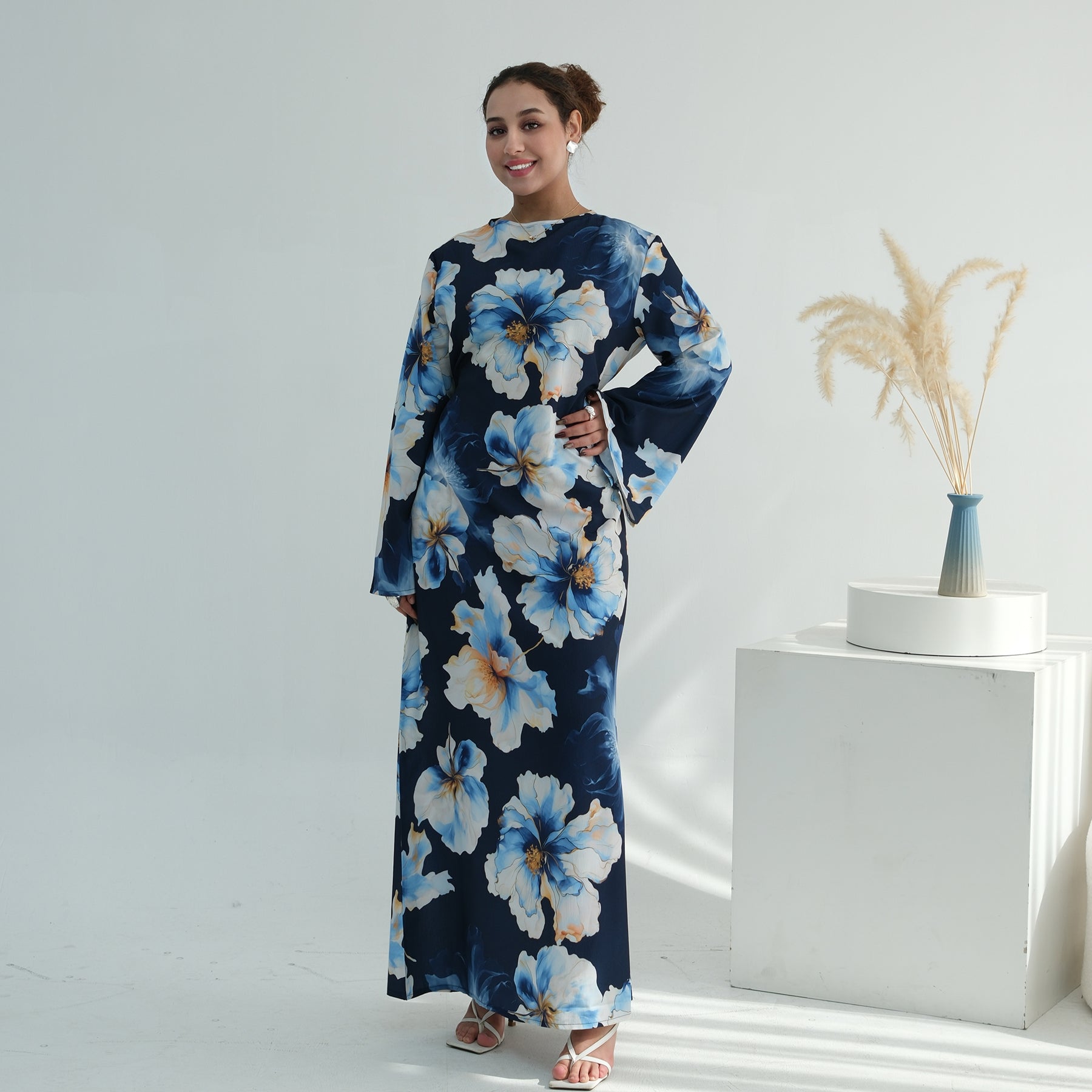 Fashionable European, American, and Middle Eastern floral-print dress/robe LR1123