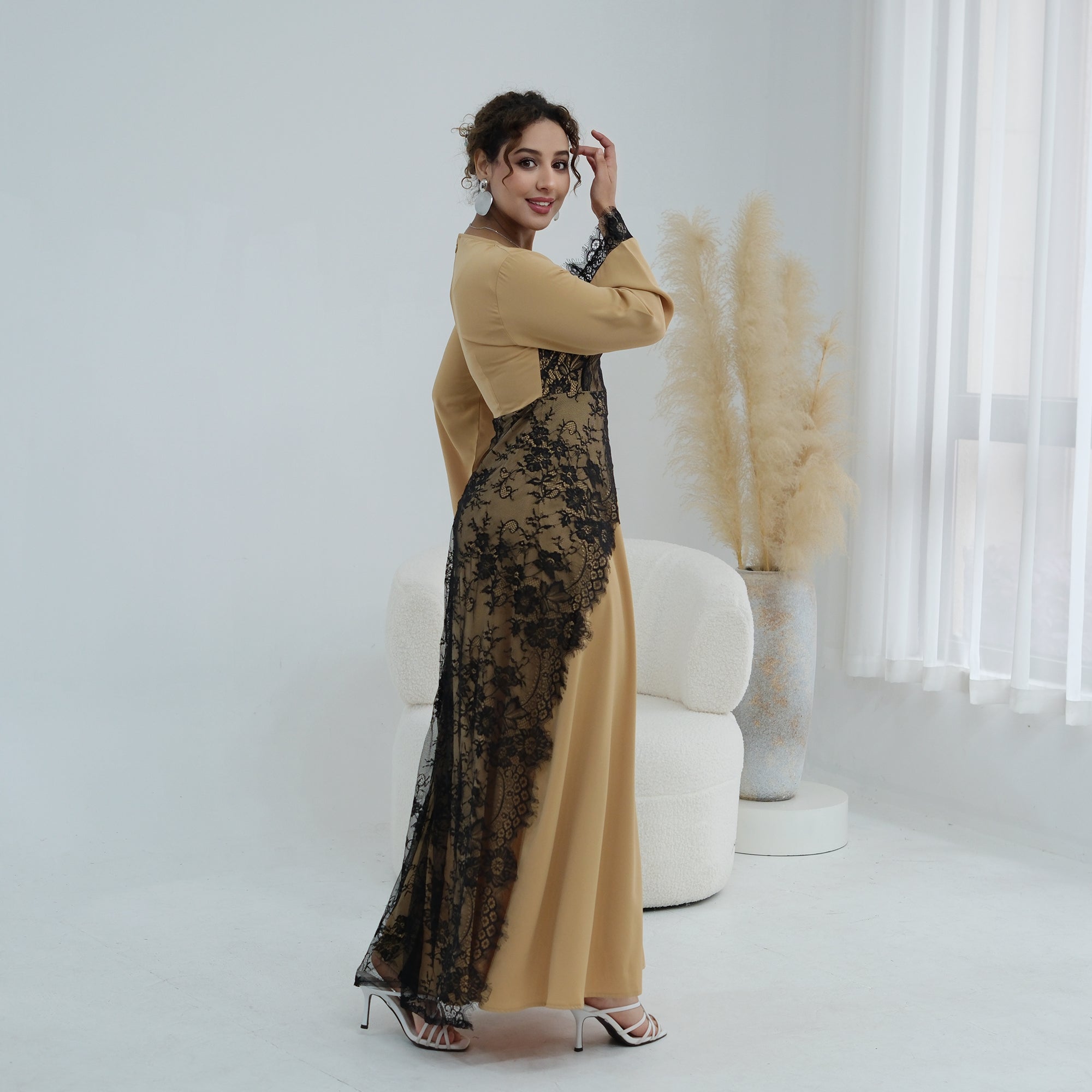 Loriya's new large-size long-sleeved lace-trimmed fitted waist dress LR1174