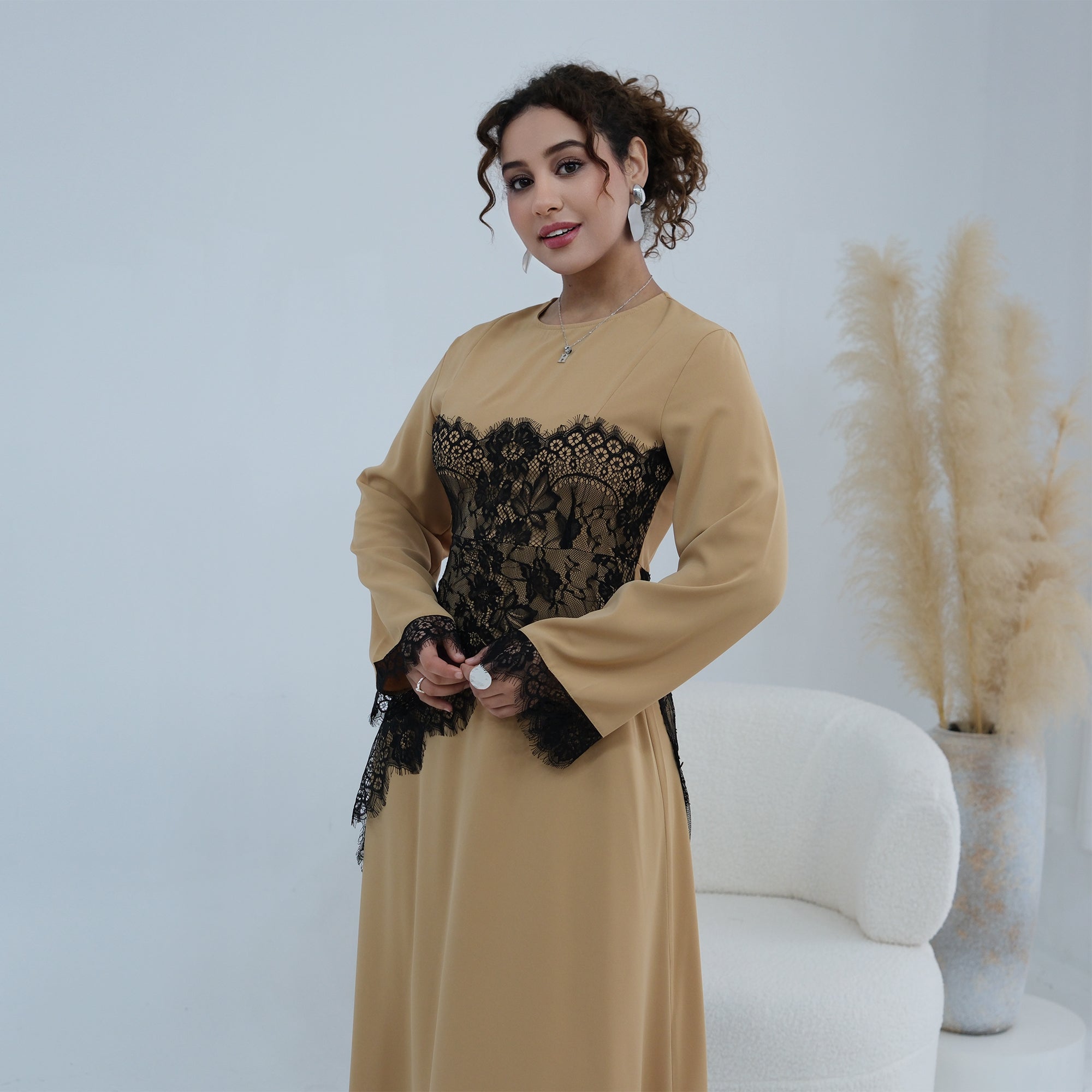 Loriya's new large-size long-sleeved lace-trimmed fitted waist dress LR1174