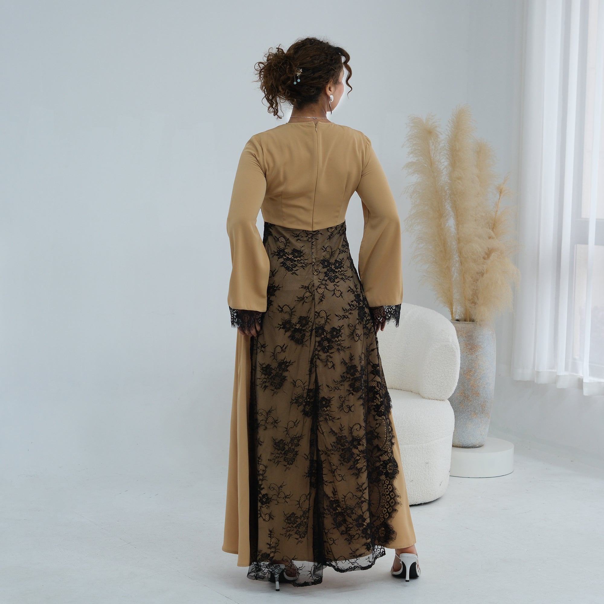 Loriya's new large-size long-sleeved lace-trimmed fitted waist dress LR1174