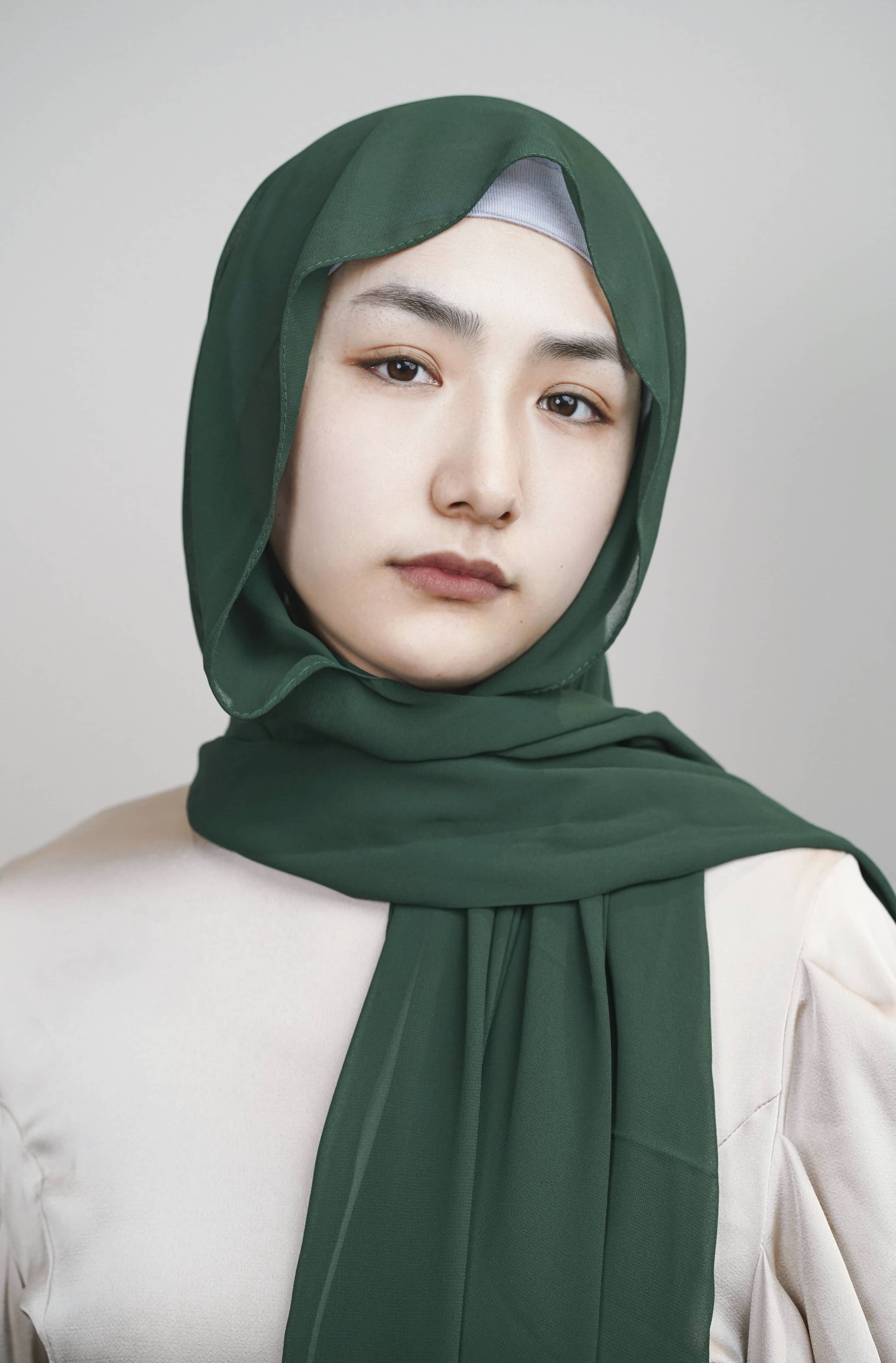 Plain green Chiffon Hijab - Dark green | Zehra Modesty Plain green Chiffon Hijab - Dark green | Zehra Modesty