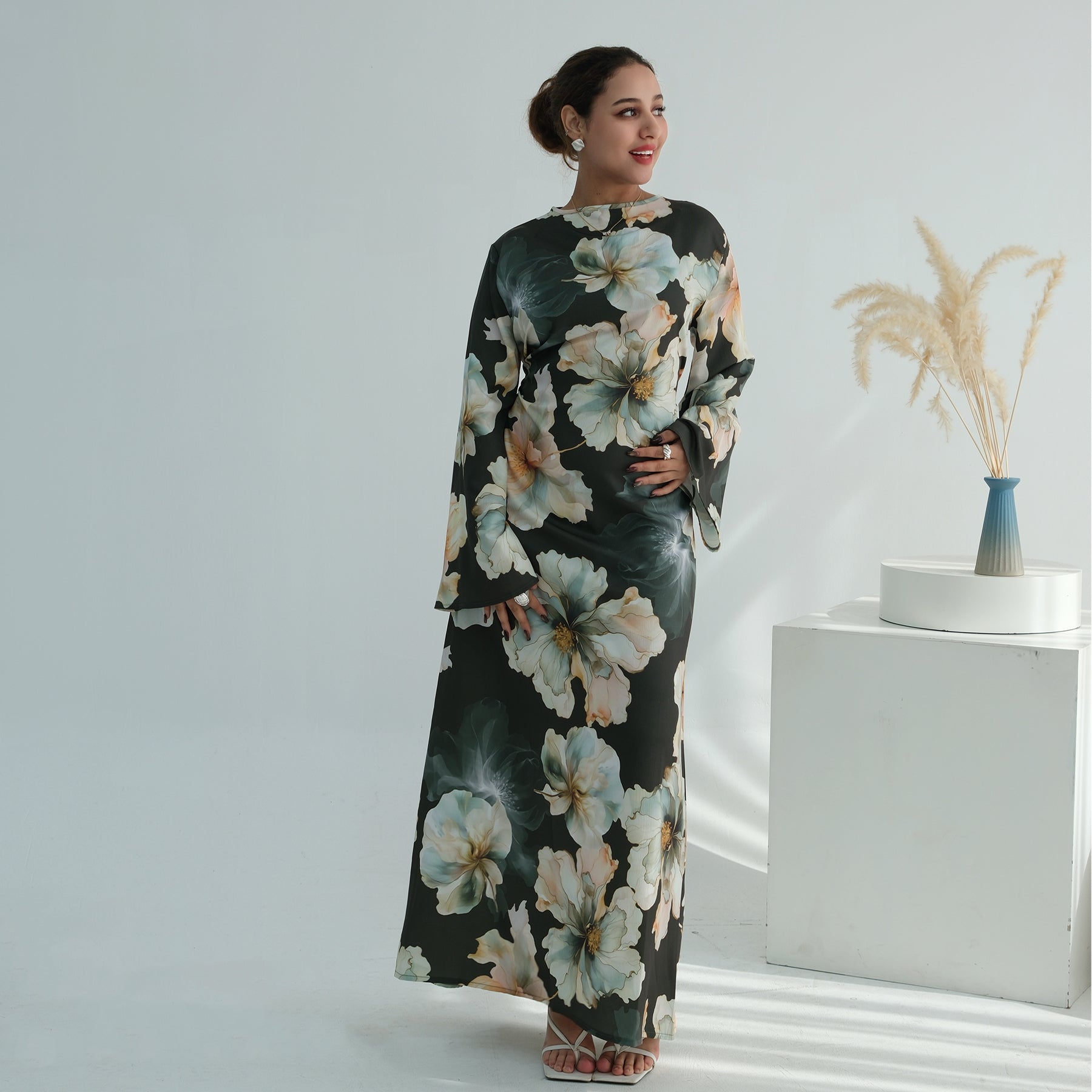 Fashionable European, American, and Middle Eastern floral-print dress/robe LR1123