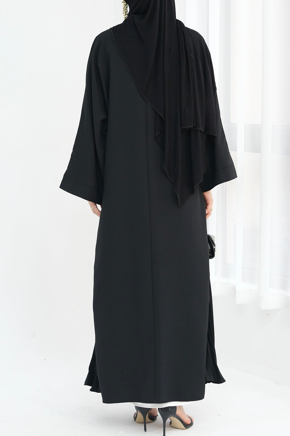 Haniya Pleated Design Open Abaya 850-Black