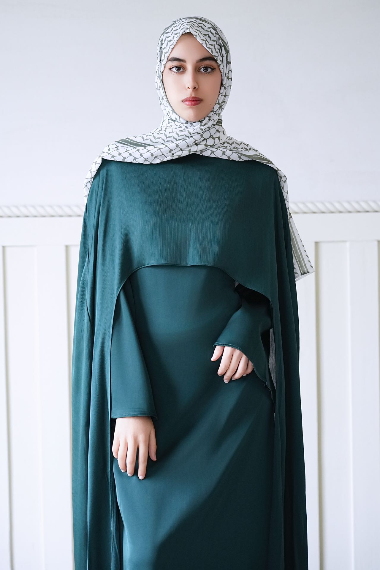 Noura Two-Piece Waist Tie Cape Elegant Abaya Set 860+920 - Dark Green